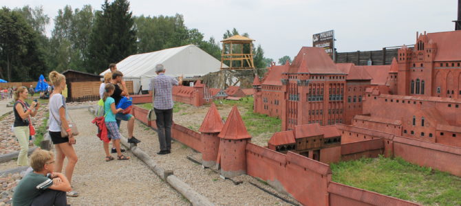 Samolotem na Mazury, czyli walka o turystów